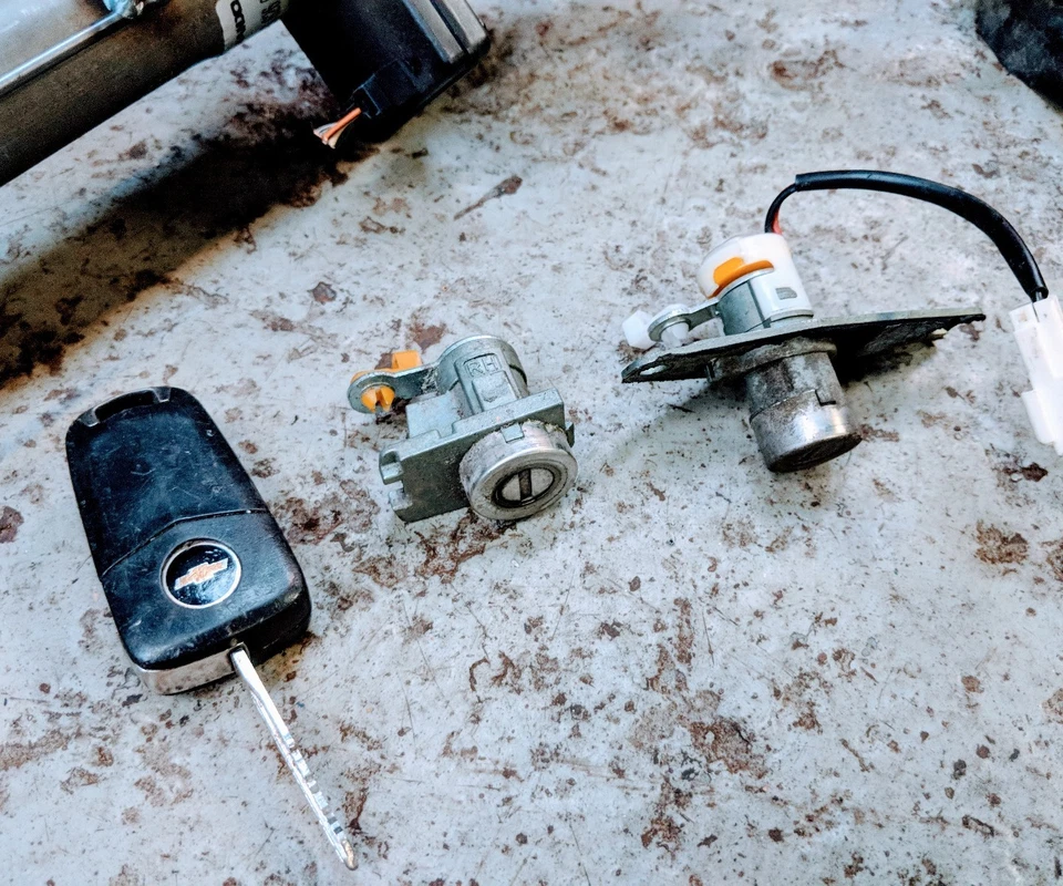 CHEVROLET CAPTIVA 2.0 STEERING COLUMN IGNITION BARREL KEY LOCKS - Image 2 of 4