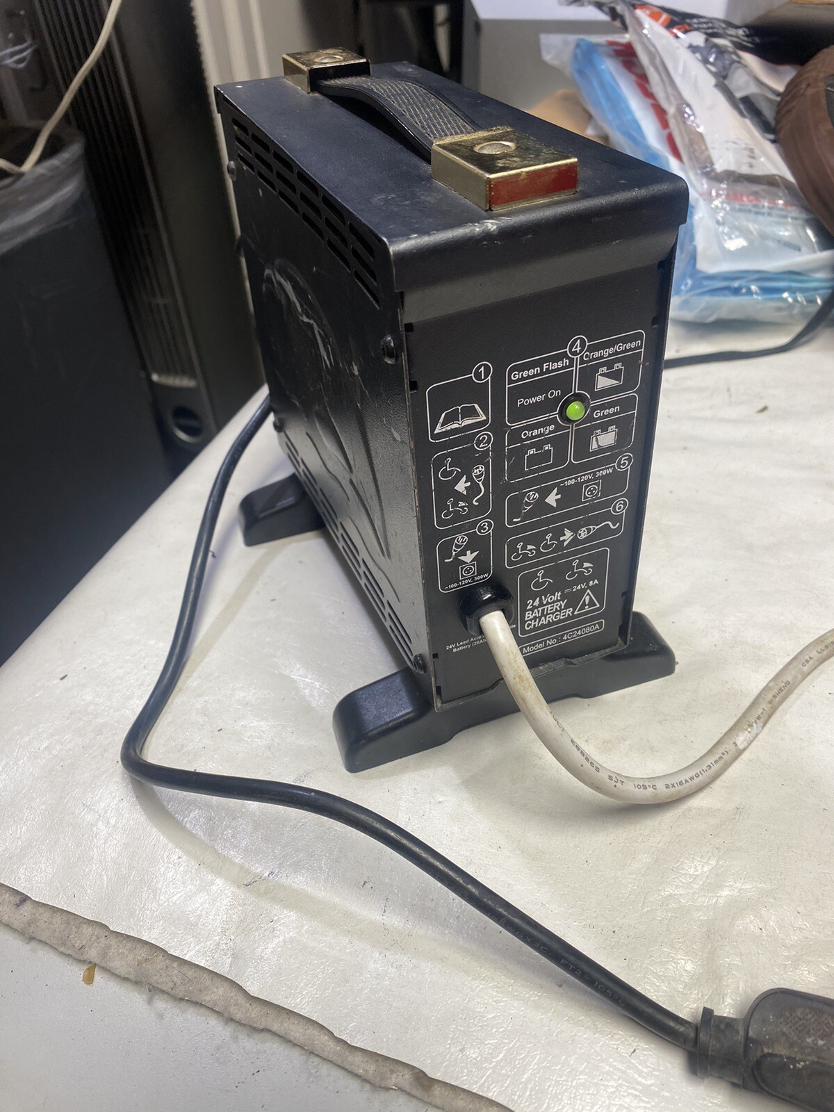 Invacare CTE 24 Volt 8A Power Wheelchair Scooter Battery Charger 3 Pin