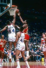 Kenny Carr of the Cleveland Cavaliers 1981 Basketball Photo 15