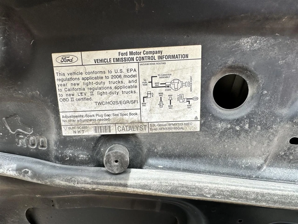 Used Rear Right Door Assembly Rear Side fits: 2006 Ford Escape w/o quarter panel Foto 4 de 4