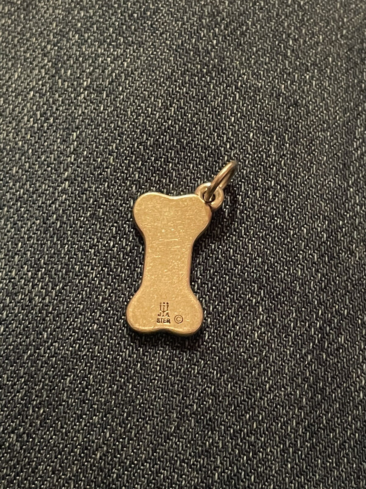 James Avery Hand Engraved Sterling Silver Dog Bone C… Gem