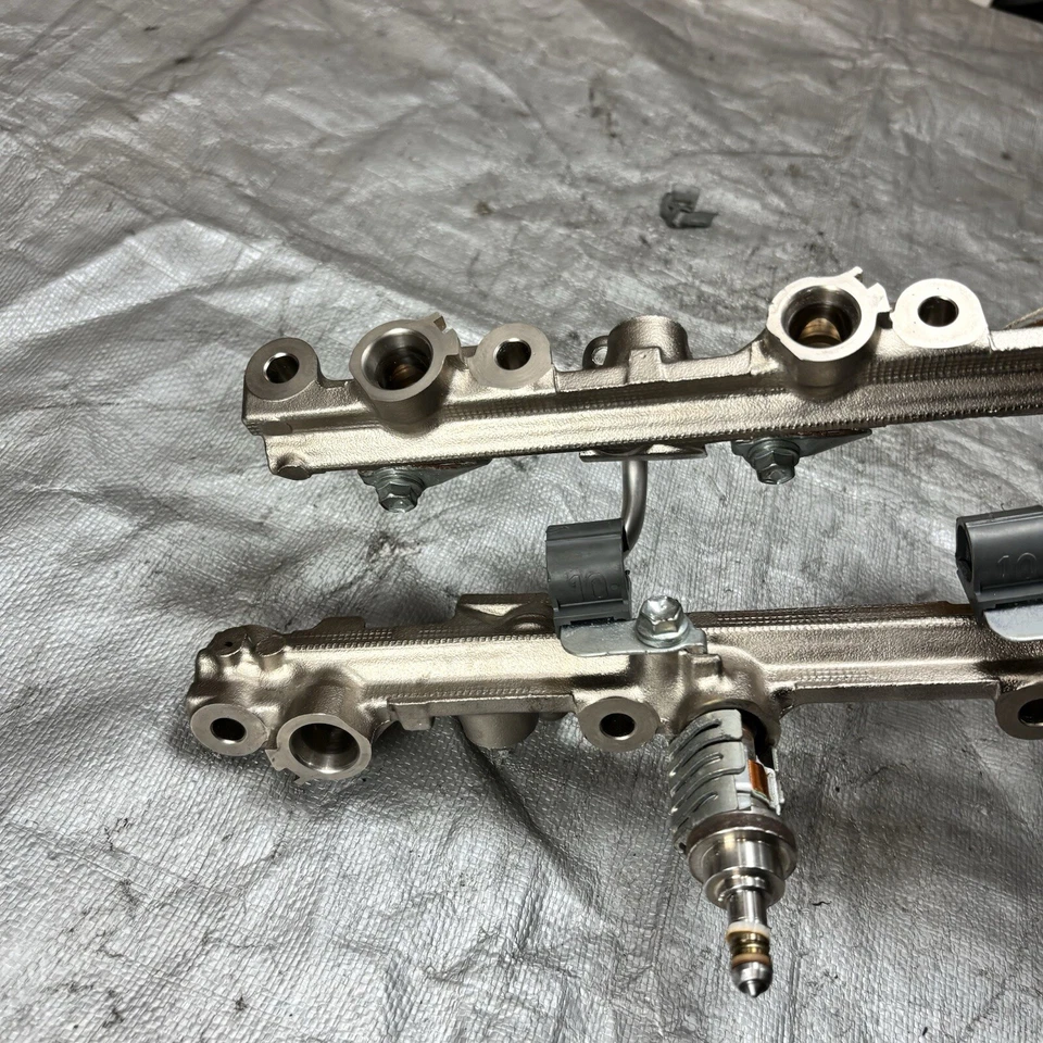 2015 LEXUS ES350 3.5L trilho injetor de combustível motor inferior esquerdo e direito OEM - Imagem 4 de 4