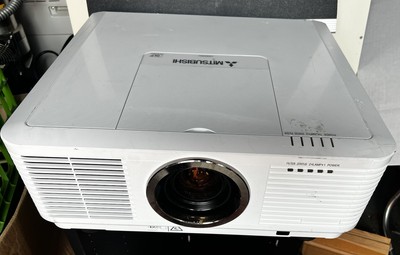 Mitsubishi UD8400U UD8400 UD8400UL FULL HD 1080P Projector 6500 lumens