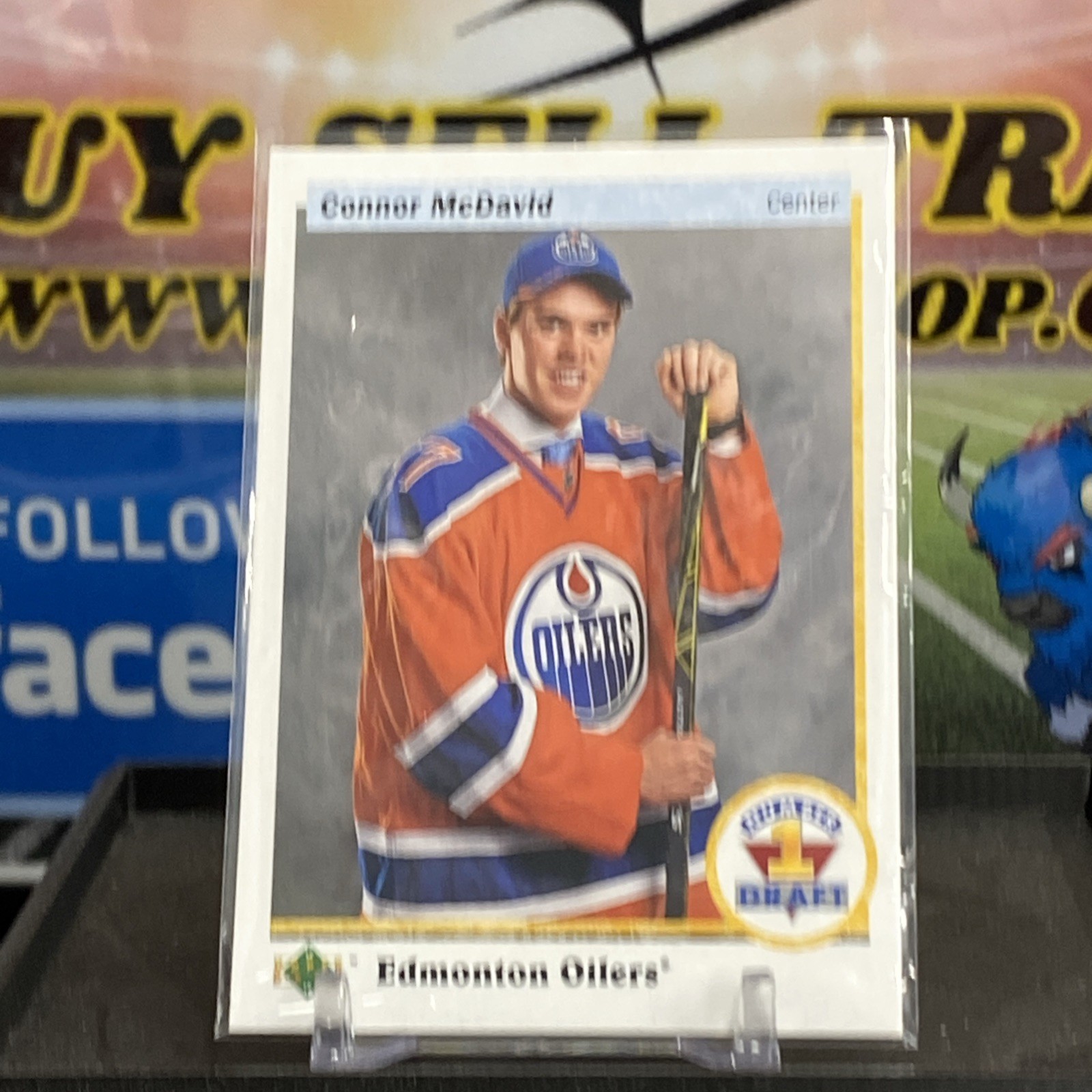 Connor McDavid #RDP-CM (Hockey Cards 2017 SP Authentic 1990-91 Retro Draft Picks) — is it worth grading?