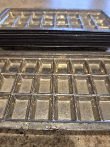 Vintage Metal Chocolate Bar Mould - Picture 3 of 3