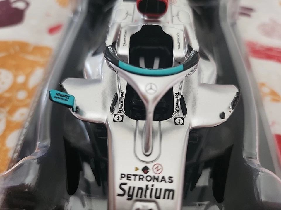 D20 DAMAGED 1/24 F1 Mercedes F1 W13 Russell 2022 Centauria Atlas Panini Altaya  - Immagine 3 di 4
