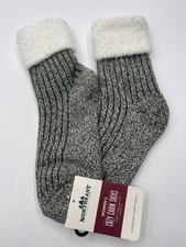 Northeast Outfitters Cozy Cabin Socks Green Womens Size 5-10 Aloe Ribbed Cuffed