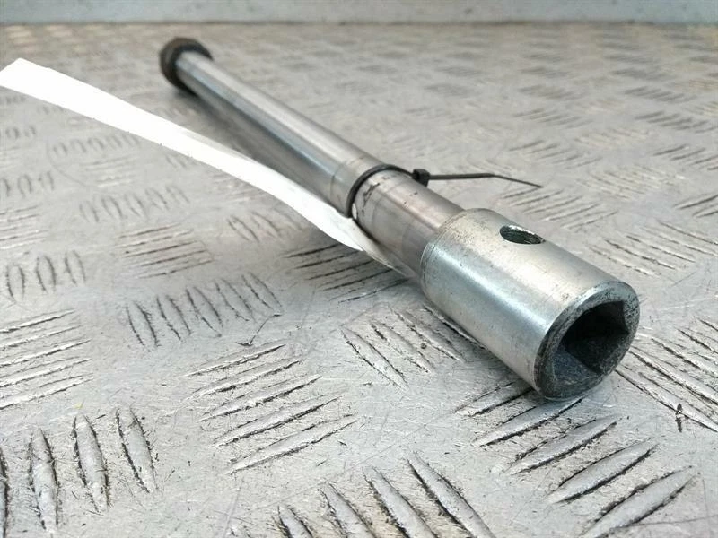 Honda ST 1100 (1995-2003) Wheel Spindle Rear #40 - Image 3 of 3