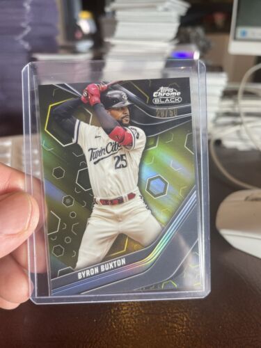 Autógrafos Topps 2023 cromo negro refractores dorados Byron Buxton/50 - Imagen 2 de 4