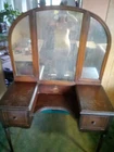 ANTIQUE VANITY WITH BI-FOLDING MIRRORS