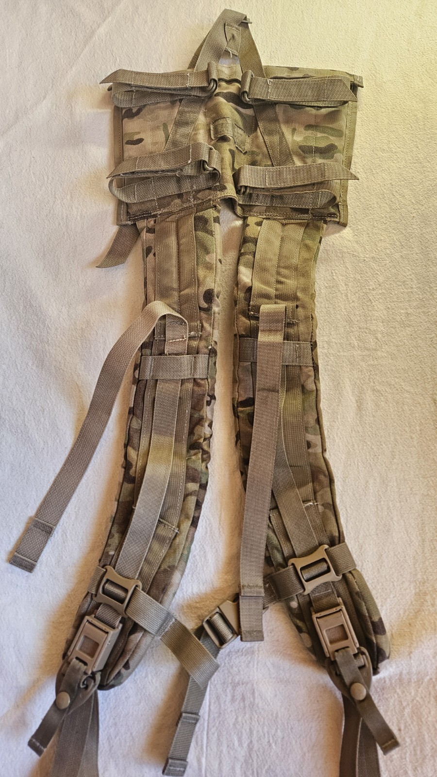 Mochila grande multicámara USGI MOLLE II MARCO MEJORADO CORREAS PARA LOS HOMBROS OCP