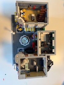 LEGO CREATOR: Assembly Square (10255) Used 100% Complete with Instructions