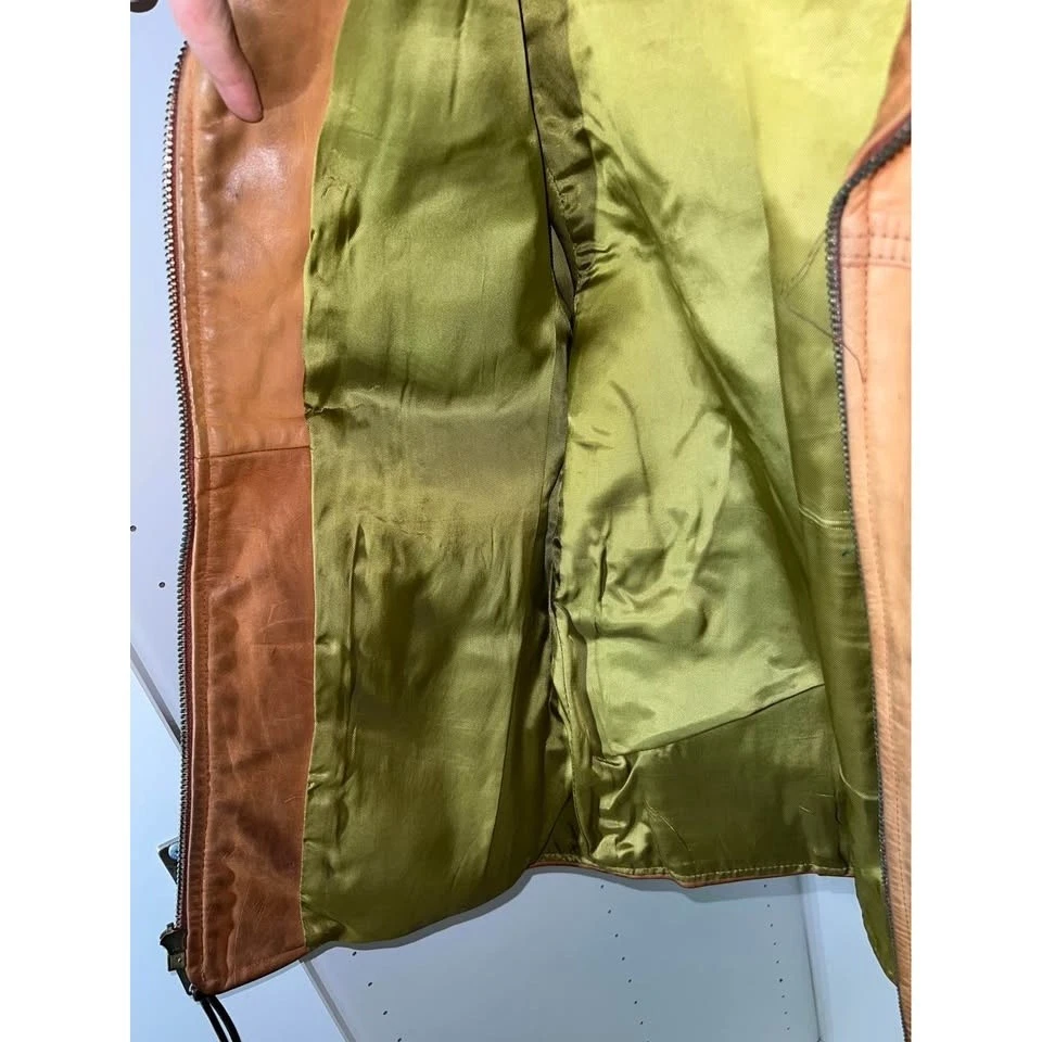 Jaqueta masculina de couro genuíno da década de 1970 bronzeada com zíper gola larga média estilo moto - Imagem 4 de 4
