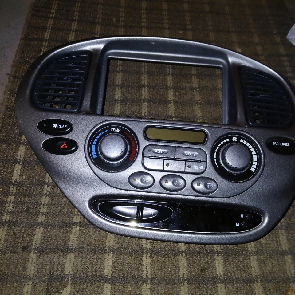 2001-04 Toyota Sequoia A/C Climate Heater Temp Control Panel 4WD 84010-0C170 OEM - Image 4 of 4