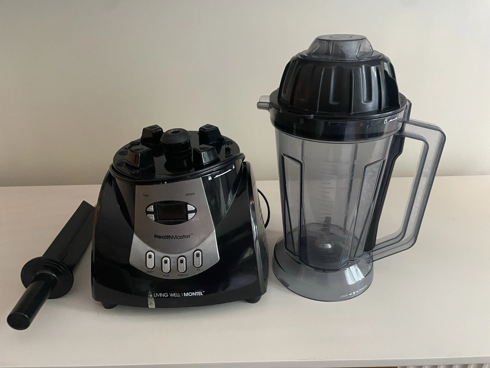 Health Master Living Well Montel Profesional Blender 70oz. YD-2088E BLK 8 Speed
Opens in a new windo