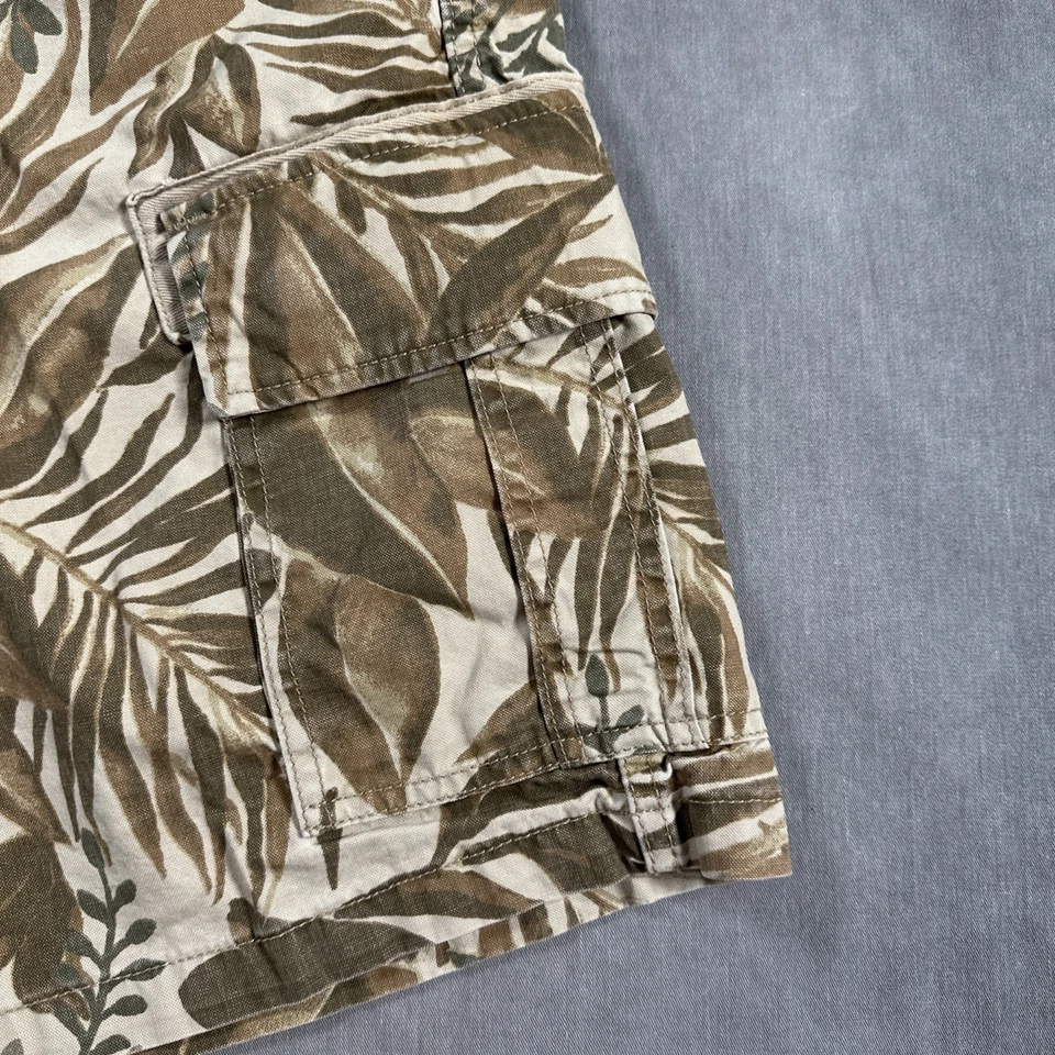Lucky Brand Type L-54C Shorts Size 36 Beige Cargo Pockets Floral Military Khaki - Image 2 of 4