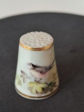 ROYAL WORCESTER BIRD THIMBLE .. WILLIAM POWELL ...1935 PUCE MARK, HAND PAINTED  