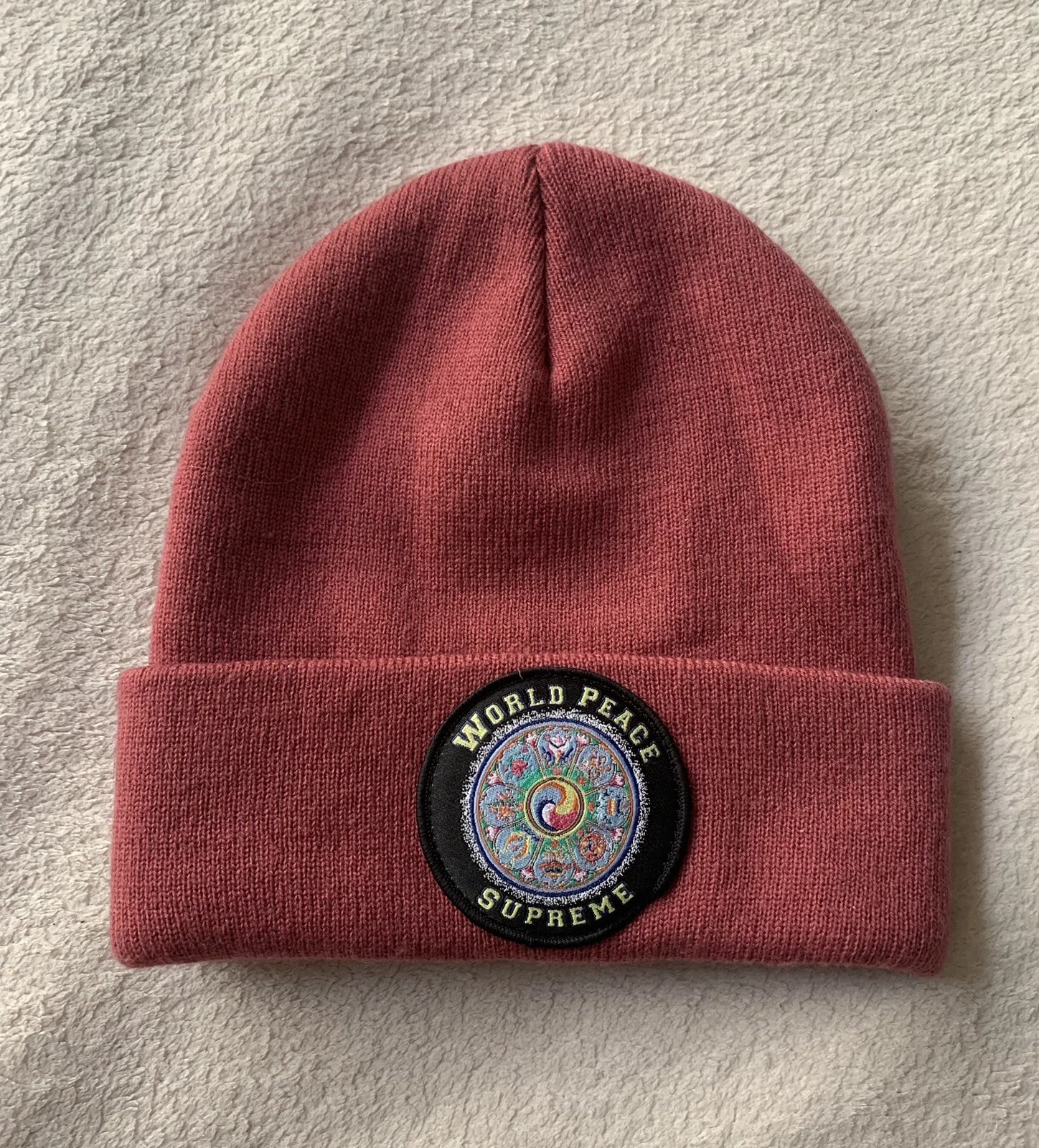 Beanie rouge Supreme World Peace 