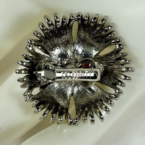 Vintage Celebrity Clip-On Earrings Silver Tone Sunburst Flower 1-1/8” - Picture 9 of 13