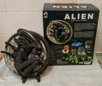 ALIEN Wall Plaque. 9 inches Wide. Rare! Limited Edition