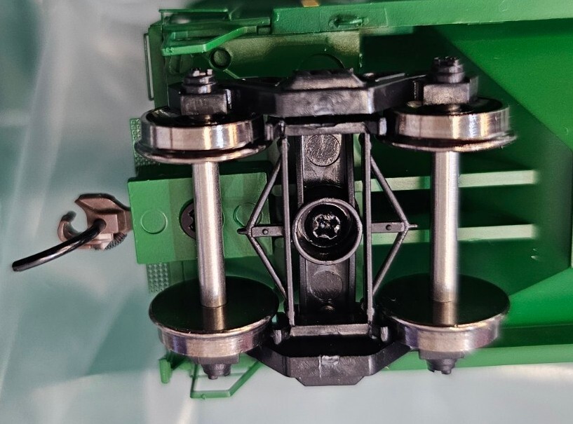 ATH81590 Athearn Val-U-Hi 4700 FmC 3-Bay Covered Hopper