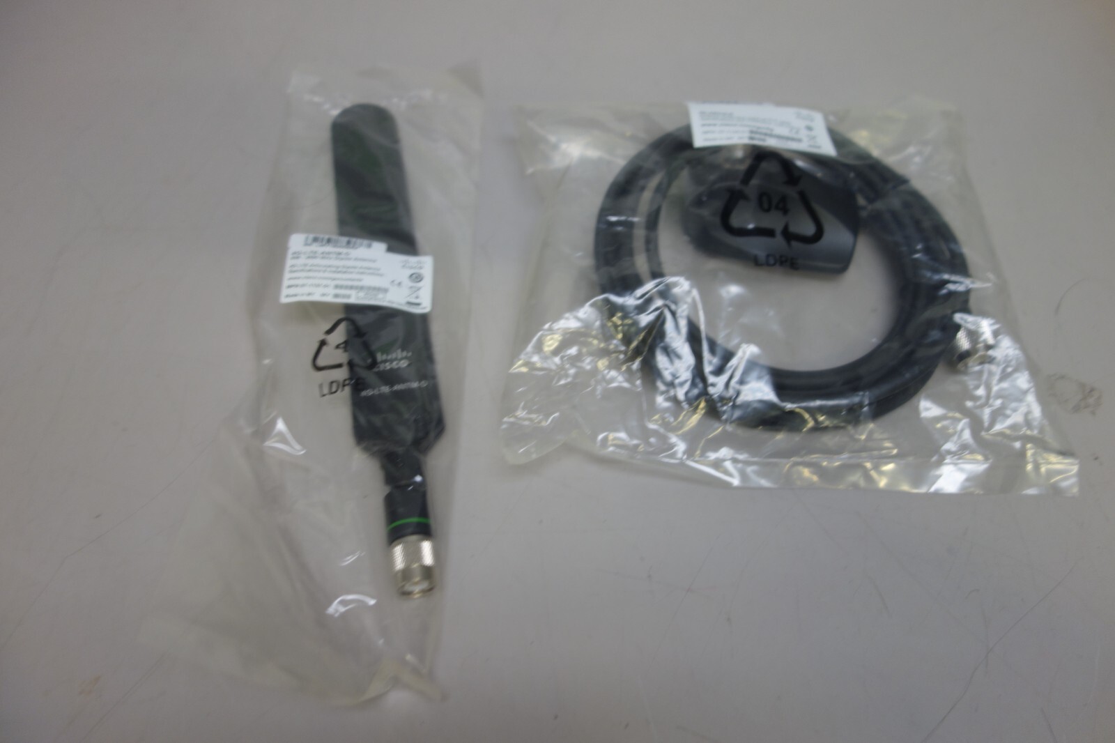 LOT of (10) Cisco 4G-LTE-ANTM-D Antenna & 4G-AE010-R Extension Base