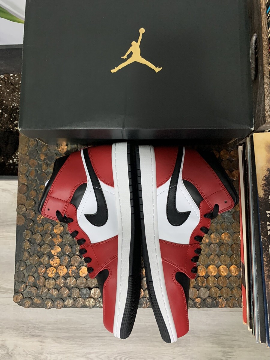 NEW NIKE AIR JORDAN 1 CHICAGO BLACK TOE Mid Mens Size 11 DS NEW NIKE AIR JORDAN 1 CHICAGO BLACK TOE Mid Mens Size 11 DS