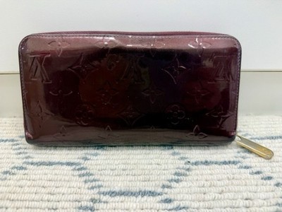 LOUIS VUITTON Classic Monogram Burgundy Vernis Patent Leather Zippy Chic Wallet