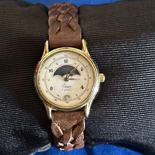 Vtg Timex Moon Phase Watch Women Gold Tone 25mm Leather Band, New Battery. 1990s
