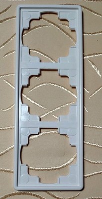 Gira Schalter Steckdosen Rahmen 3-fach S-Color Reinweiß System 55 Gebraucht