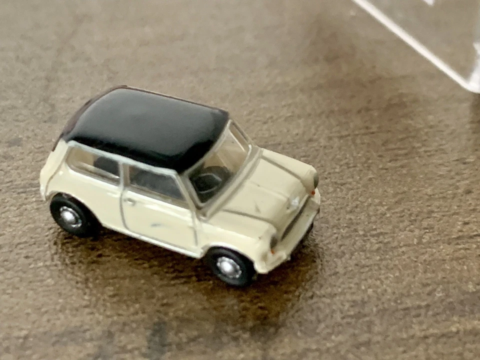 N Gauge~Oxford Diecast Classic Mini Car~Old Engish White & Black~Model Railways  - Image 3 of 4