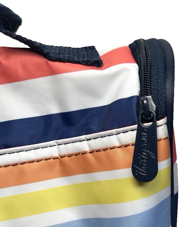 Bolsa de higiene pessoal suspensa Thirty-One Traveler estojo maquiagem listras multicoloridas - Imagem 4 de 4