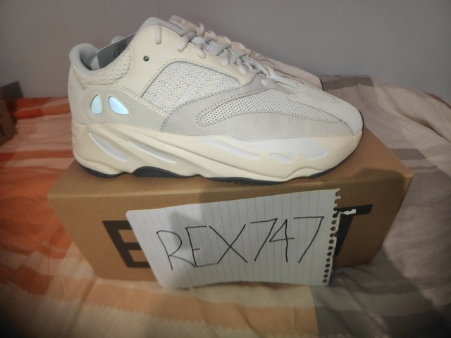 yeezy 700 analog sizing