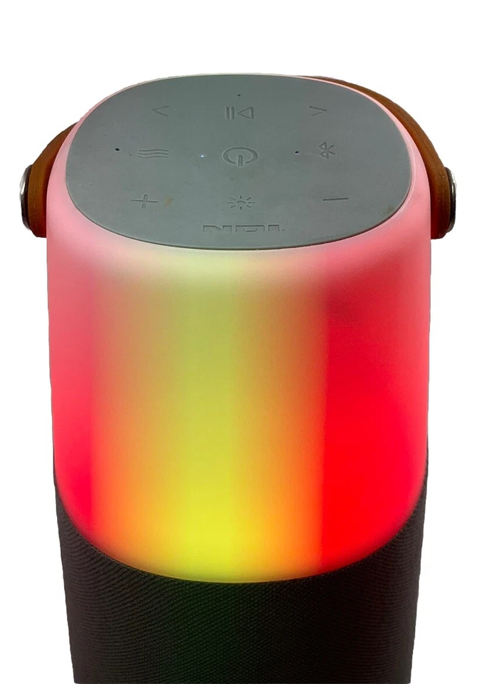 Altavoz inalámbrico Bluetooth blanco ION Bright Max Plus interior exterior Foto 3 de 4