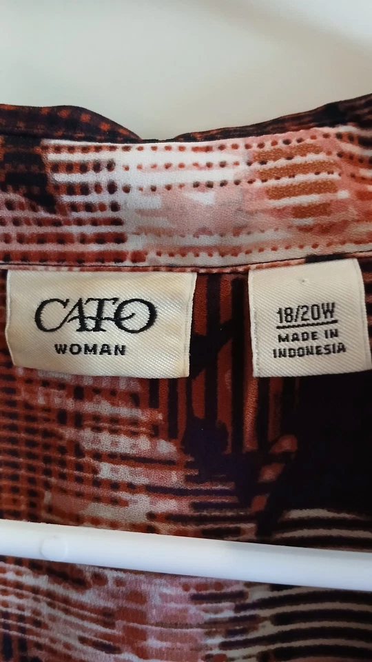 Blusa para mujer Cato 18/20 tonos tierra florales Foto 2 de 4