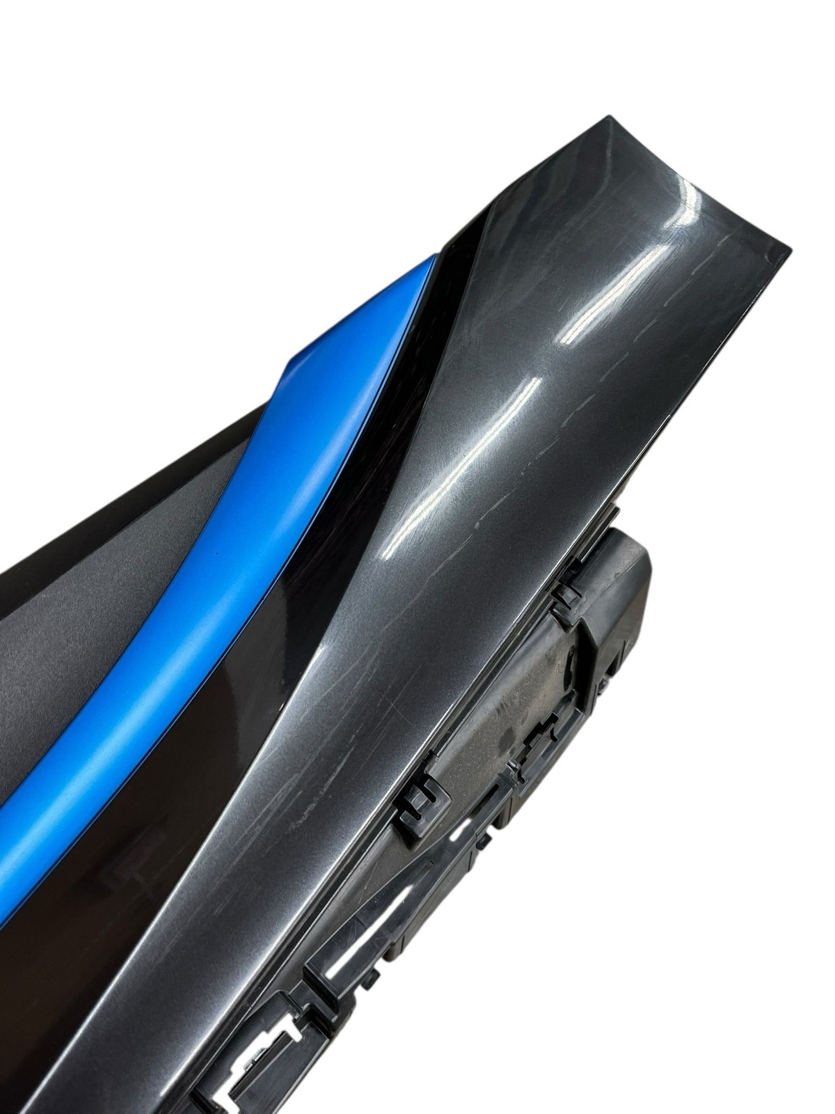 2014-2020 BMW I8 LEFT BODY ROCKER MOLDING SOPHISTO GRAY (C22) *SCUFF* OEM