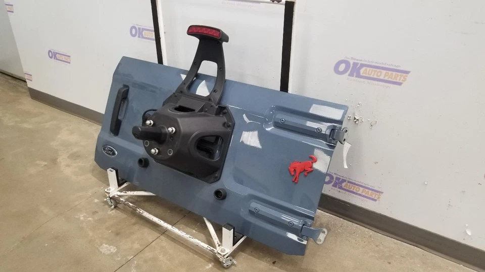 24 FORD BRONCO REAR BACK DOOR TAILGATE BLUE WITH SPARE CARRIER STOP LIGHT - Изображение 4 из 4