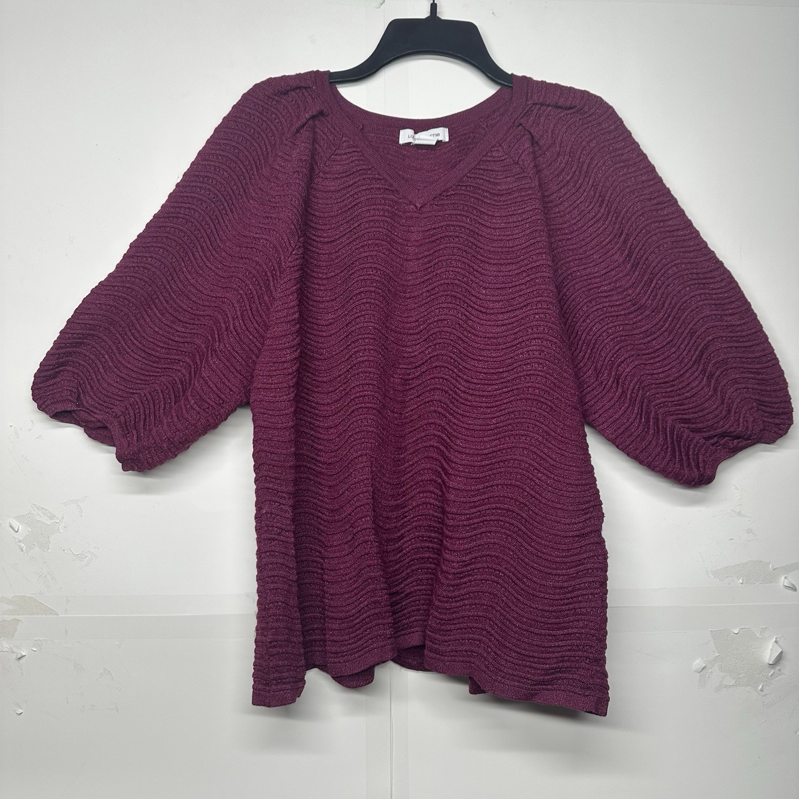 Liz Claiborne Women's Top Size Large NWT Textured 3/4 Sleeve V-Neck