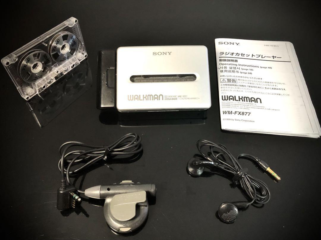 お。 Sony WM-FX877 Cassette Walkman Silver Color With Remote