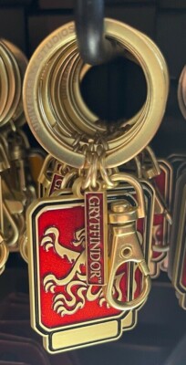Universal Studios Wizarding World Harry Potter Gryffindor Keychain New