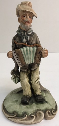 Vintage alter Weltmann Musiker spielt das Akkordeon Figur Portugal *lesen* - Bild 1 von 8