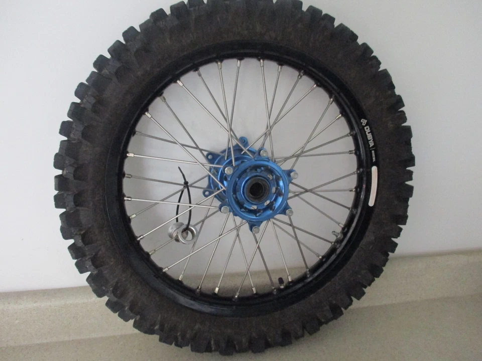 Yamaha YZ 250F 2018 Dubya Talon rueda trasera de 19" negra con buje azul, M188 Foto 4 de 4