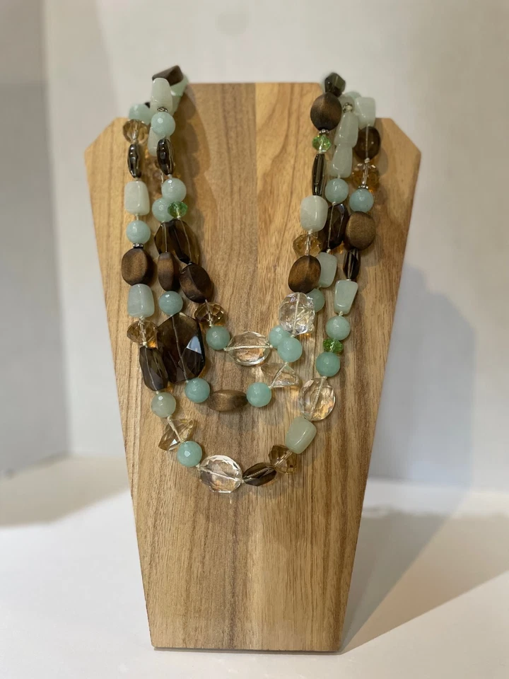 Juego de collar-pendientes Stella & Dot de 3 hebras cristal, madera, aguamarina