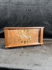 Vintage Heges Kamin-/Tischuhr MCM Stil Deutschland 1960. Uhrwerk ersetzt werden.