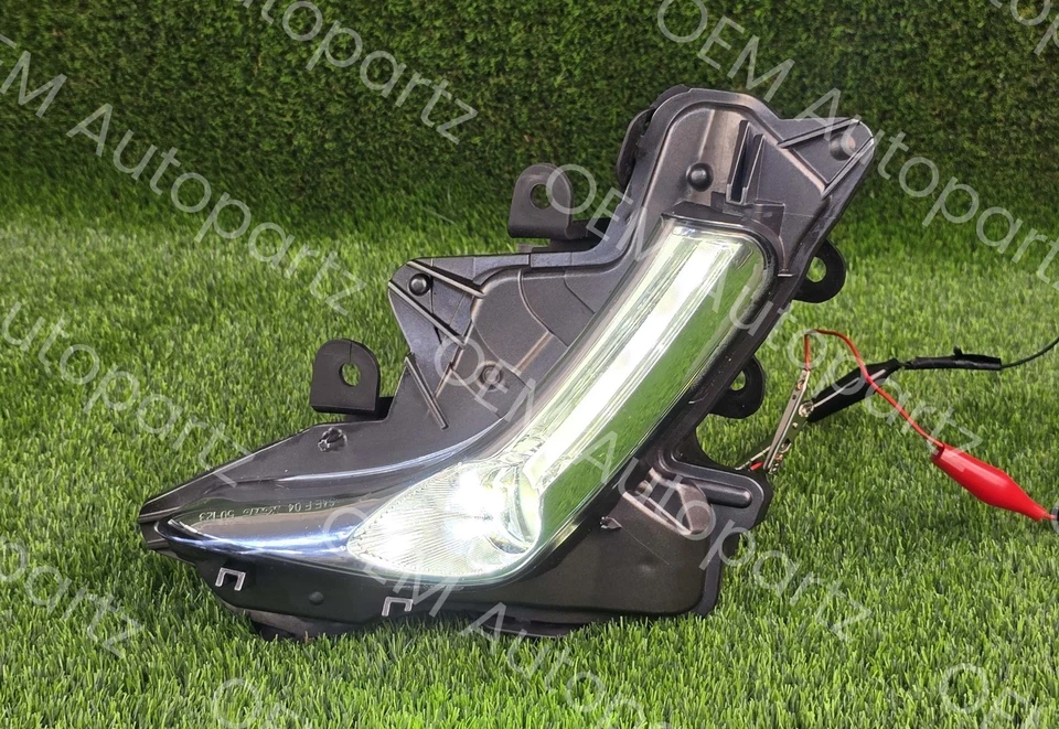 Противотуманные фары на передний бампер для Lexus LS460 2014-2017 годов выпуска оригинальные для правой стороны пассажира б/у - Изображение 2 из 4