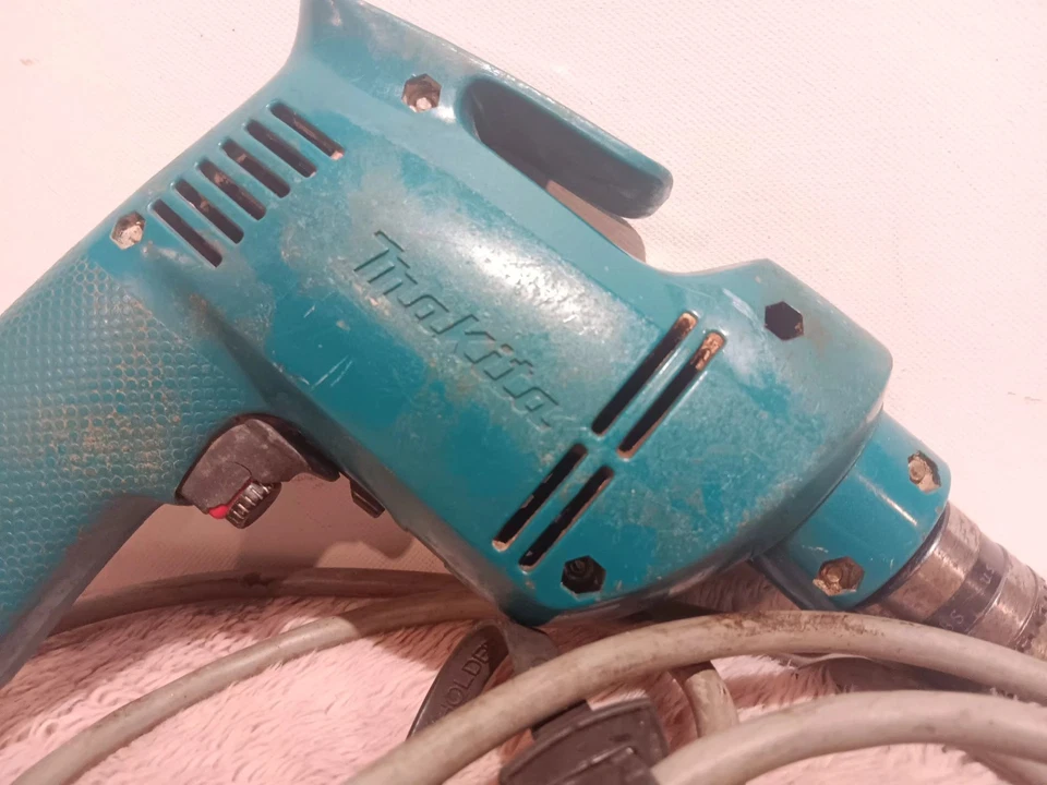 Taladro de colección Makita DP3720 10 mm con cable azul con llave mandril velocidad variable probado Foto 3 de 4