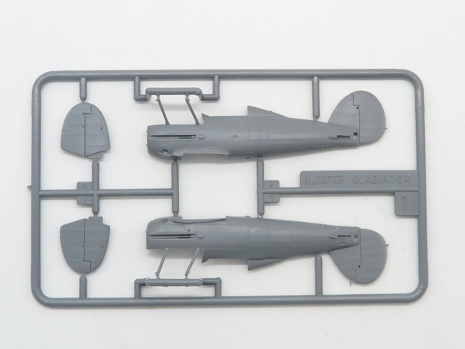 HELLER 153 - Gloster Gladiator II    1:72 - Immagine 2 di 4