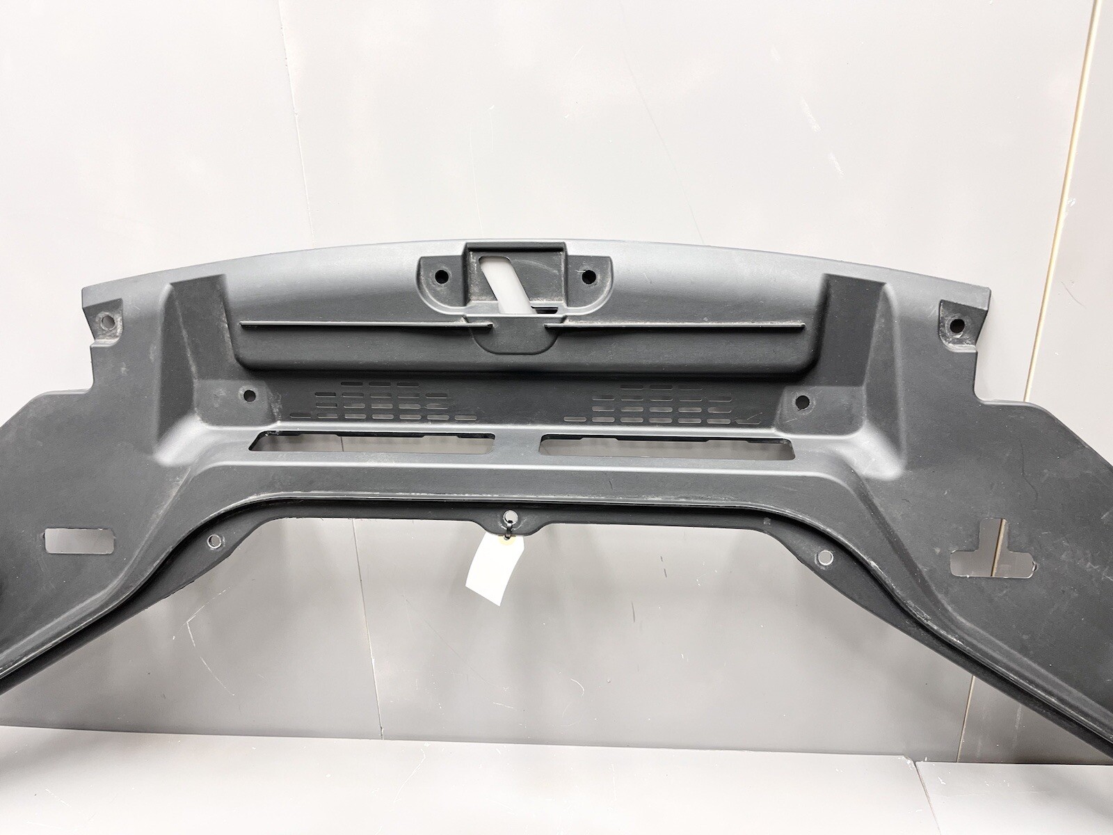 ⭐️2017-2022 MASERATI LEVANTE FRONT RADIATOR SUPPORT COVER TRIM PANEL 670042318