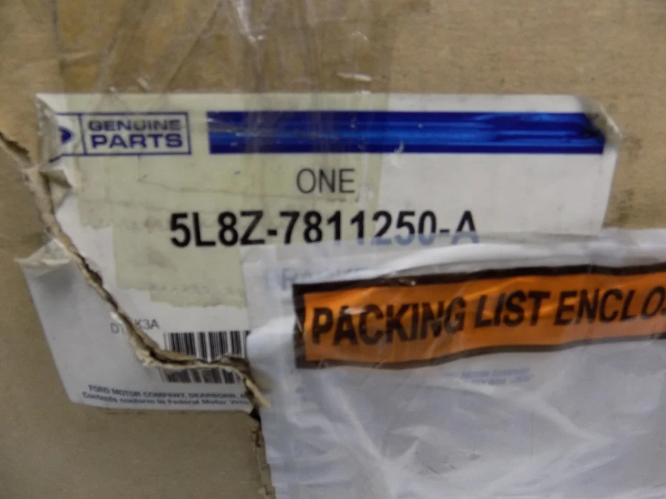 Nuevo OEM 2001-2012 Ford Escape Soporte Piso Trasero Pan 5L8Z-7811250-A Foto 3 de 3