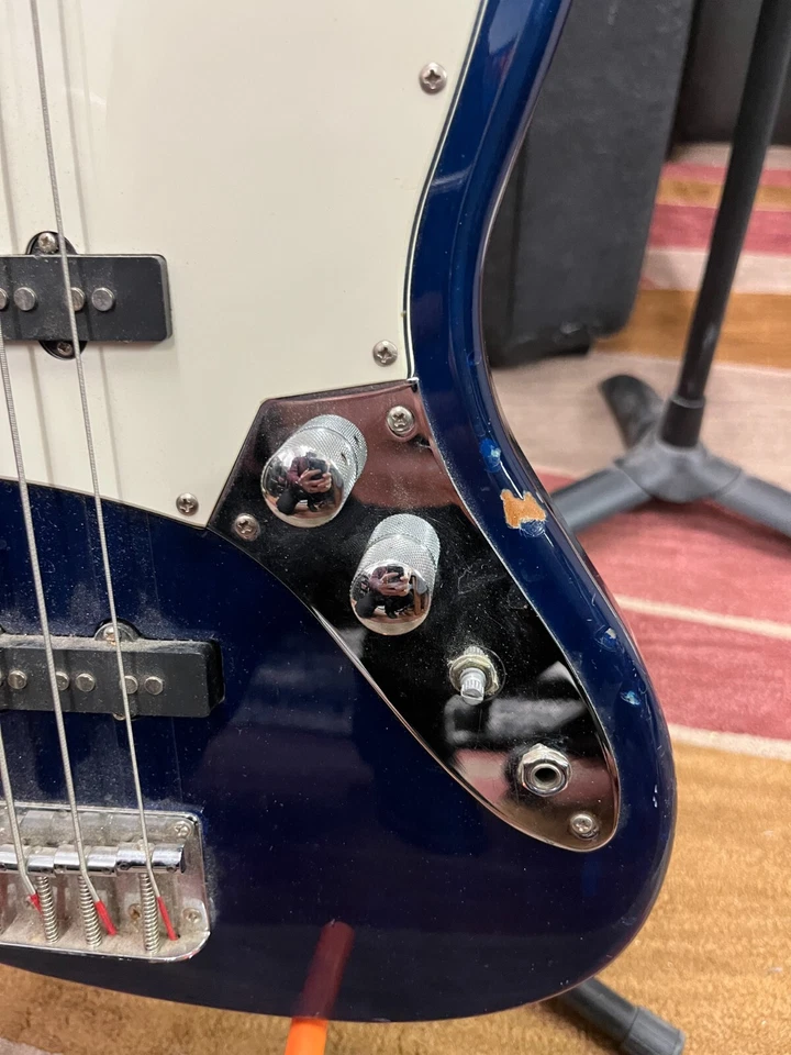 Bajo Johnson by AXL P-style, ¡cuerdas nuevas! Foto 3 de 4